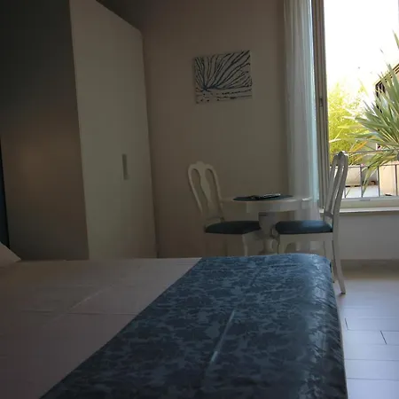 Il Punto לינה וארוחת בוקר פסקיארה דל גארדה